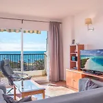 Apartmán Beachfront With Sea View *