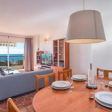 شقة Beachfront With Sea View