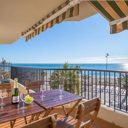 شقة Beachfront With Sea View