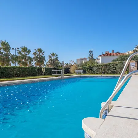 Beachfront With Sea View דירה *