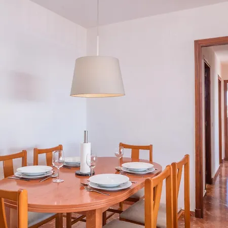 Apartmán Beachfront With Sea View *