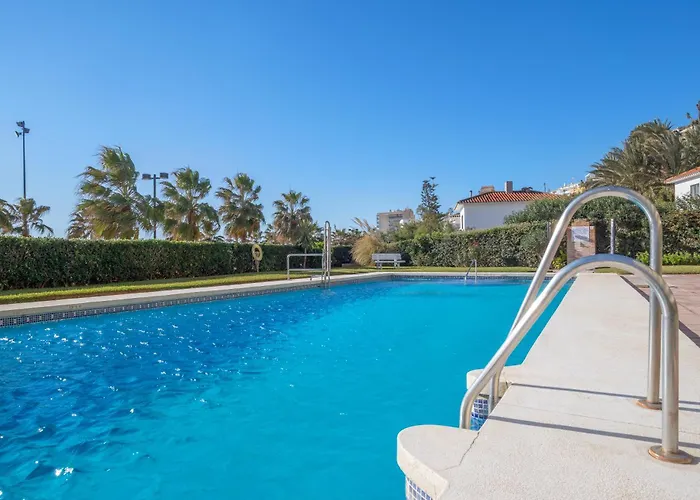 Beachfront With Sea View דירה *